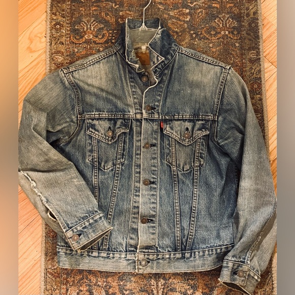 Vintage early to mid 70s Levi’s/Ford denim trucker jacket,with natural distress - Picture 1 of 14